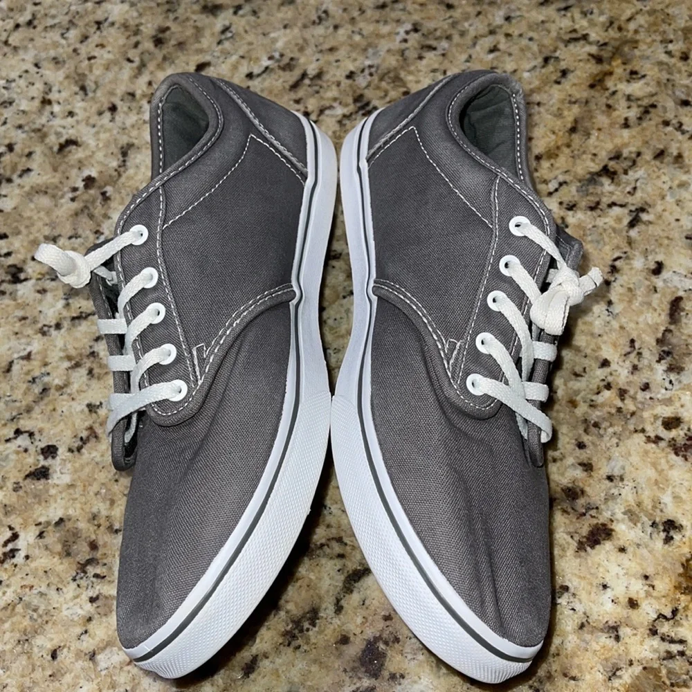 Vans - Picture 3 of 9